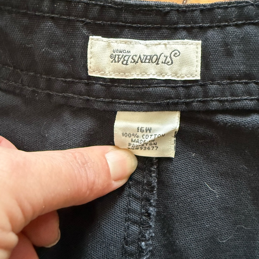 Women's St John’s Bay Black Casual Shorts - Picture 4 of 5
